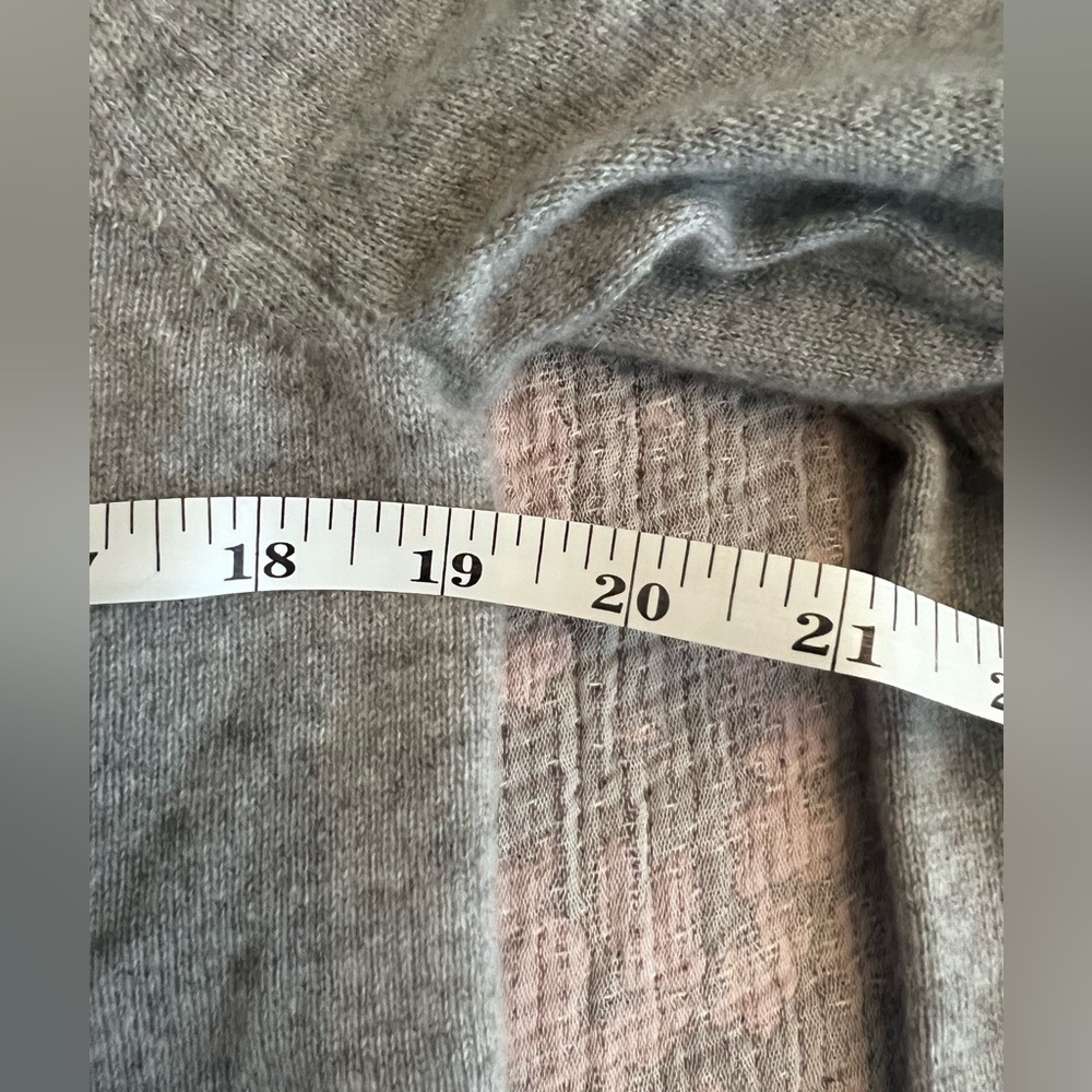 New J Crew Cashmere cropped V-neck cardigan sweater - Picture 4 of 6
